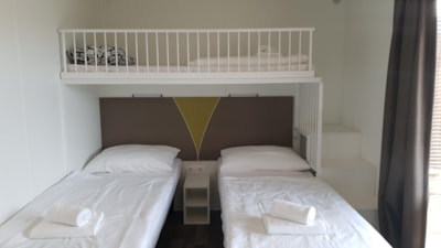 Family 2 bedrooms with terrrace and seaview