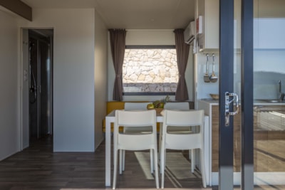 Deluxe 2 bedrooms with terrace and seaview