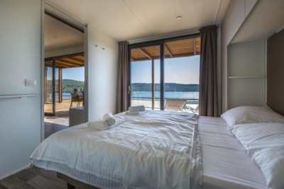 Deluxe 2 bedrooms with terrace and seaview