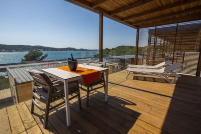 Luxury couple with kitchenette, terrace and seaview