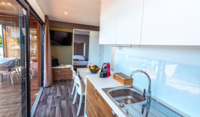 Deluxe 2 bedrooms with terrace and swimming pool