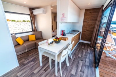 Deluxe 2 bedrooms with terrace and swimming pool