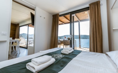 Deluxe 2 bedrooms with terrace and swimming pool