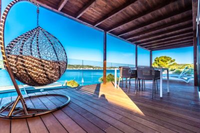 Deluxe 2 bedrooms with terrace and swimming pool