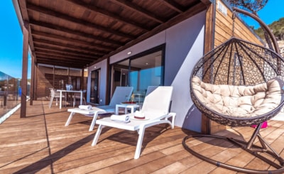 Deluxe 2 bedrooms with terrace and swimming pool