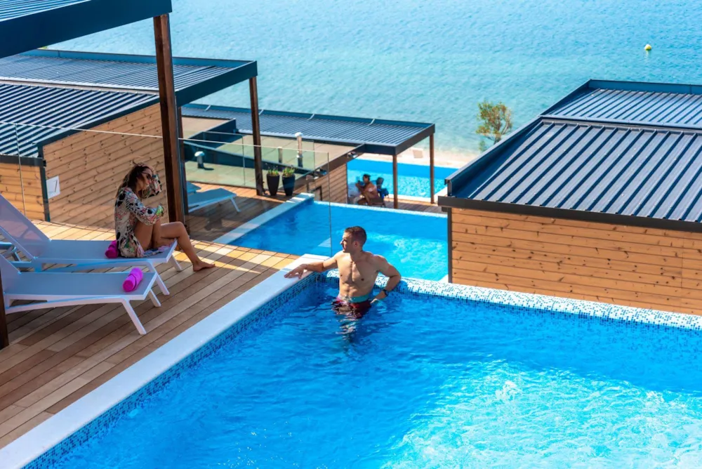 Deluxe 2 Zimmer Mit Terrasse Und Schwimmbad