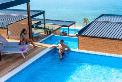 Deluxe 2 bedrooms with terrace and swimming pool