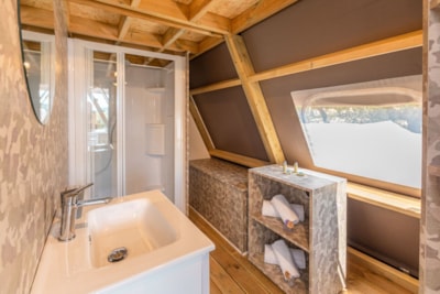 Luxury glamping lodge