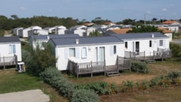 Accommodation - Mobile-Home Standard 2 Bedrooms - Sunday  1 Car Or 3 Motorbike Included In The Price - Camping Le Soleil d'Or
