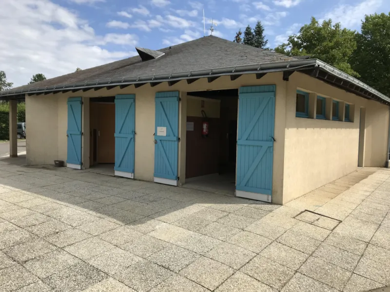 Emplacement + 1 Voiture + Tente, Caravane Ou Camping-Car + Électricité