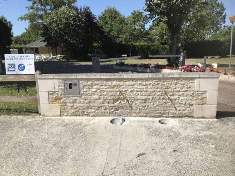 Emplacement + 1 Voiture + Tente, Caravane Ou Camping-Car + Électricité