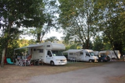 Kampeerplaats(en) - Standplaats + 1 Tent, Caravan Of Camper / 1 Auto - Camping Paradis Family des Issoux