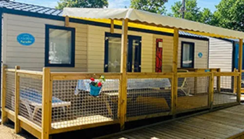 Accommodation - Les Piki Mobils - 5-Person Mobile Home With Covered Patio And 2 Bedrooms - image n°1 - Camping Paradis Family des Issoux
