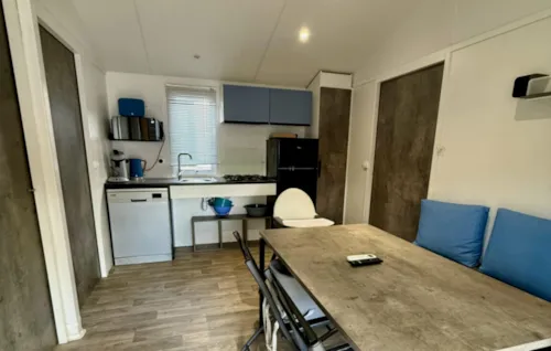 Accommodation - Les Piki Mobils - 5-Person Mobile Home With Covered Patio And 2 Bedrooms - image n°3 - Camping Paradis Family des Issoux