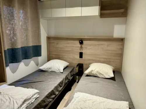 Location - Le Paradis - Mobilhome Luxe 3 Chambres + 2 Salles De Bain + Barbecue + Jacuzzi * - image n°6 - Camping Paradis Family des Issoux