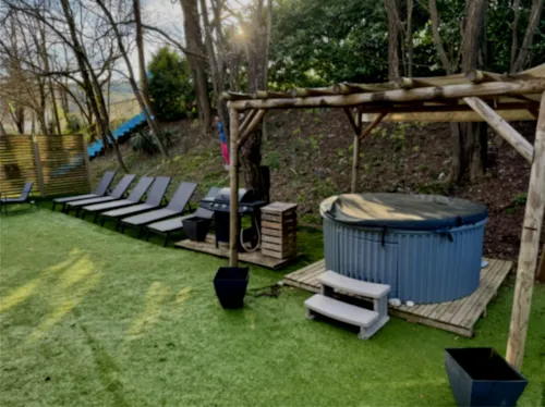 Location - Le Paradis - Mobilhome Luxe 3 Chambres + 2 Salles De Bain + Barbecue + Jacuzzi * - image n°2 - Camping Paradis Family des Issoux