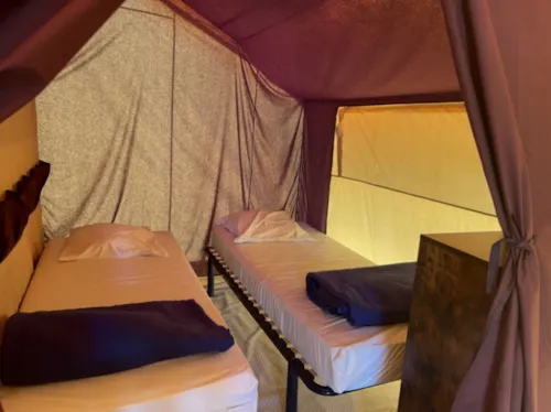 Location - Les Insolites - Tente Indiana 2 Chambres 4 Personnes * - image n°5 - Camping Paradis Family des Issoux