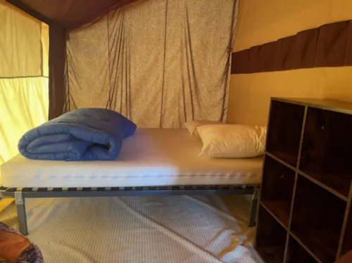 Location - Les Insolites - Tente Indiana 2 Chambres 4 Personnes * - image n°4 - Camping Paradis Family des Issoux