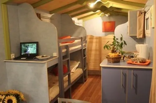 Location - Les Insolites - La Roulotte * - image n°2 - Camping Paradis Family des Issoux