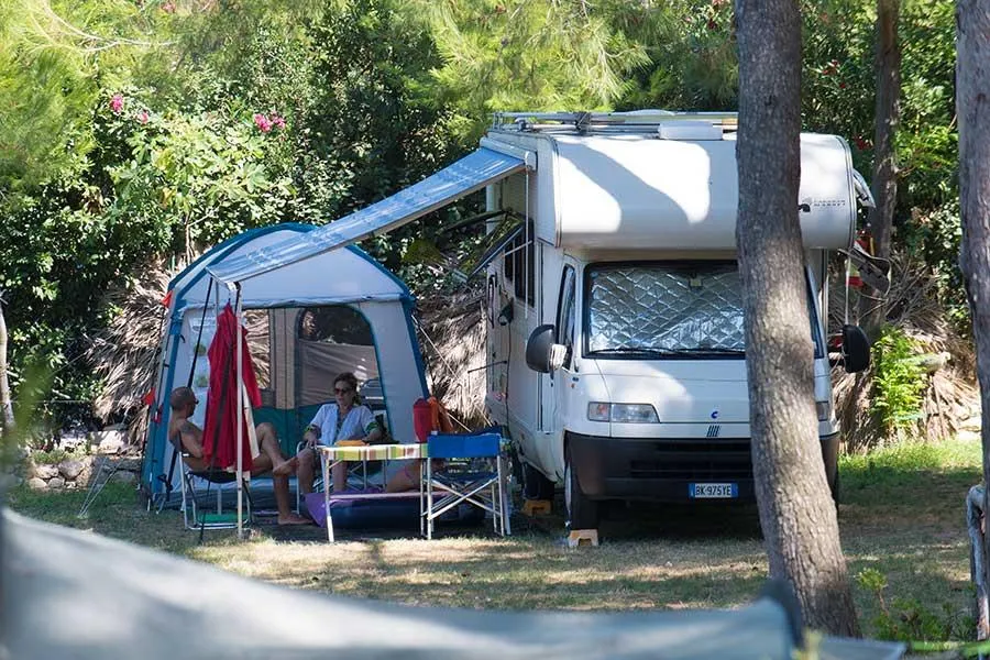 Kampeerplaats(en) - Standplaats Caravan - Camping Village Baia San Nicola