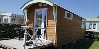 Mietunterkunft - Gipsycar 1Er Prix 2 Schlafzimmer + Tv - Clico Chic - Camping Les Cabanes d'Oléron
