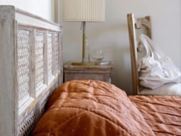 Bedroom - Chambre Simple Guirlotte - Logis Hôtel les Flots Bleus