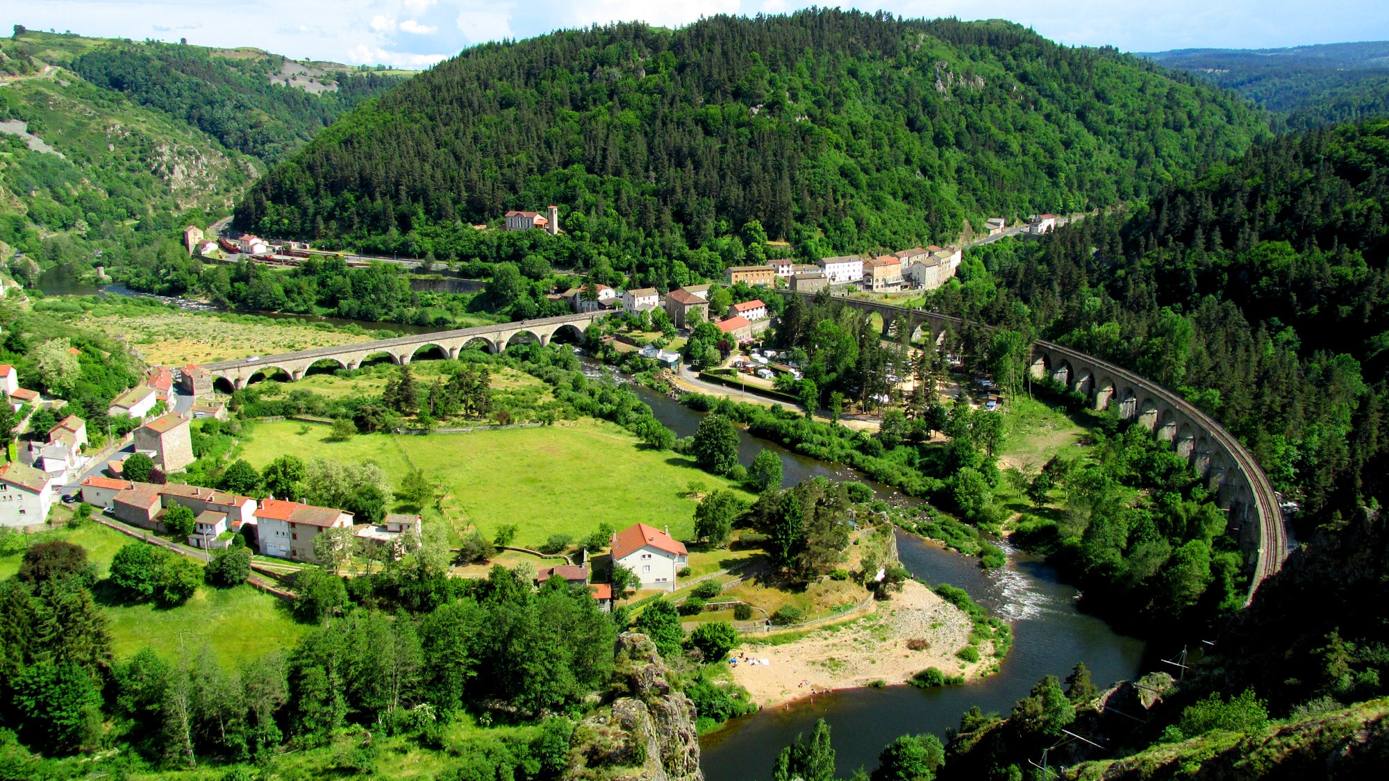 Camping Les Eaux Vives — Photo 1