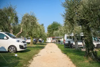 Stellplatz - Stellplatz Comfort - Camping Toscolano