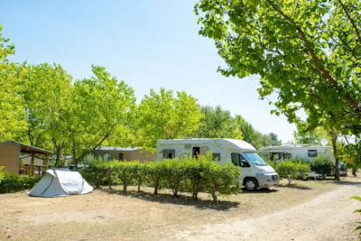 Package 2 persons (Pitch + 1 car + electricity 10A) — 2