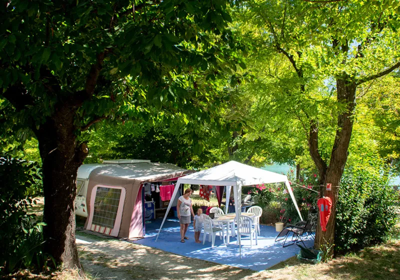 Forfait 2 Personnes (Emplacement + Voiture + Électricité 10A)