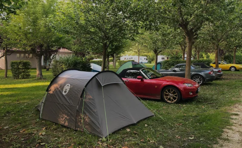 Emplacement : Voiture + Tente/Caravane Ou Camping-Car + Électricité