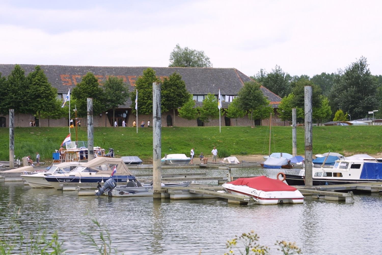 Recreatiepark en Jachthaven De Scherpenhof — Photo 6