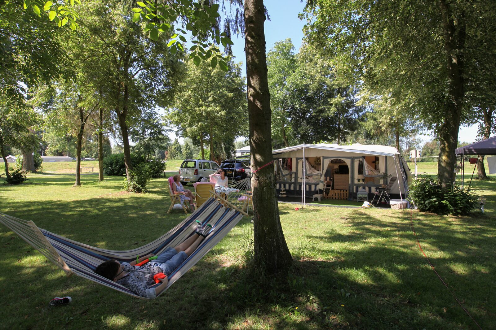 Piazzola : auto + tenda/roulotte o camper + elettricità + acqua
