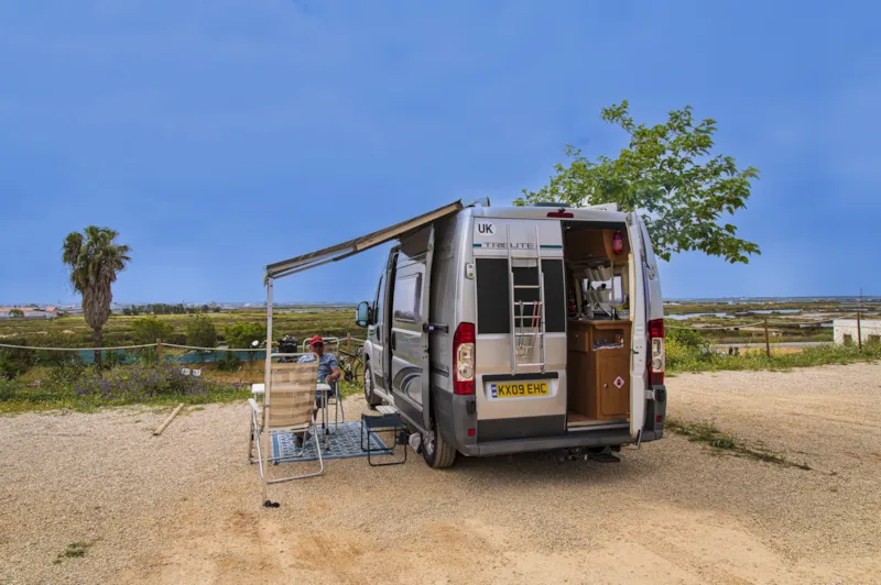 Terrain Avec Vue, Camping-Car À Moins De 8 Mètres