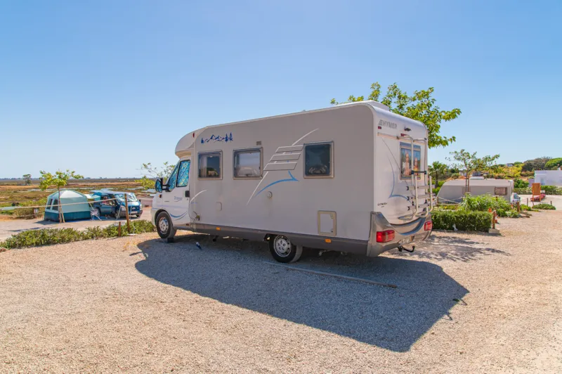 Emplacement Camping-Car À Moins De 8M