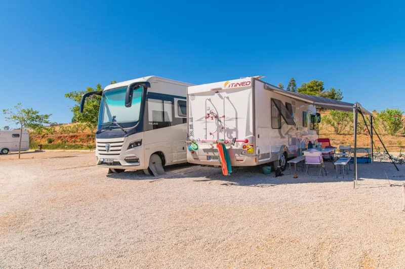 Emplacement Camping-Car De 8 À 10 Mètres