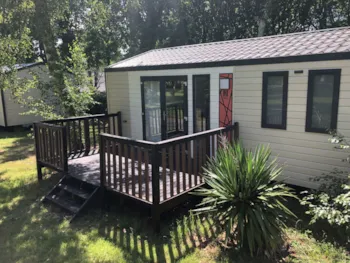 Mietunterkunft - Mobilheim Bahia, Halbüberdachte Terrasse, Tv - Camping du Trez