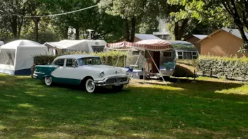 Stellplatz - Stellplatz + Fahrzeug - Camping Les Rives de l'Oust