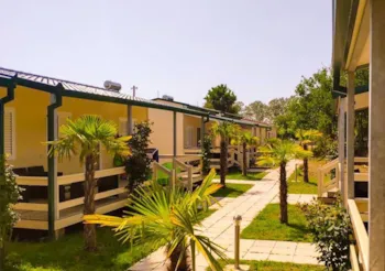 Mietunterkunft - Bungalow Deluxe 2 Zimmer Gartenblick - MCM Beach & Camping