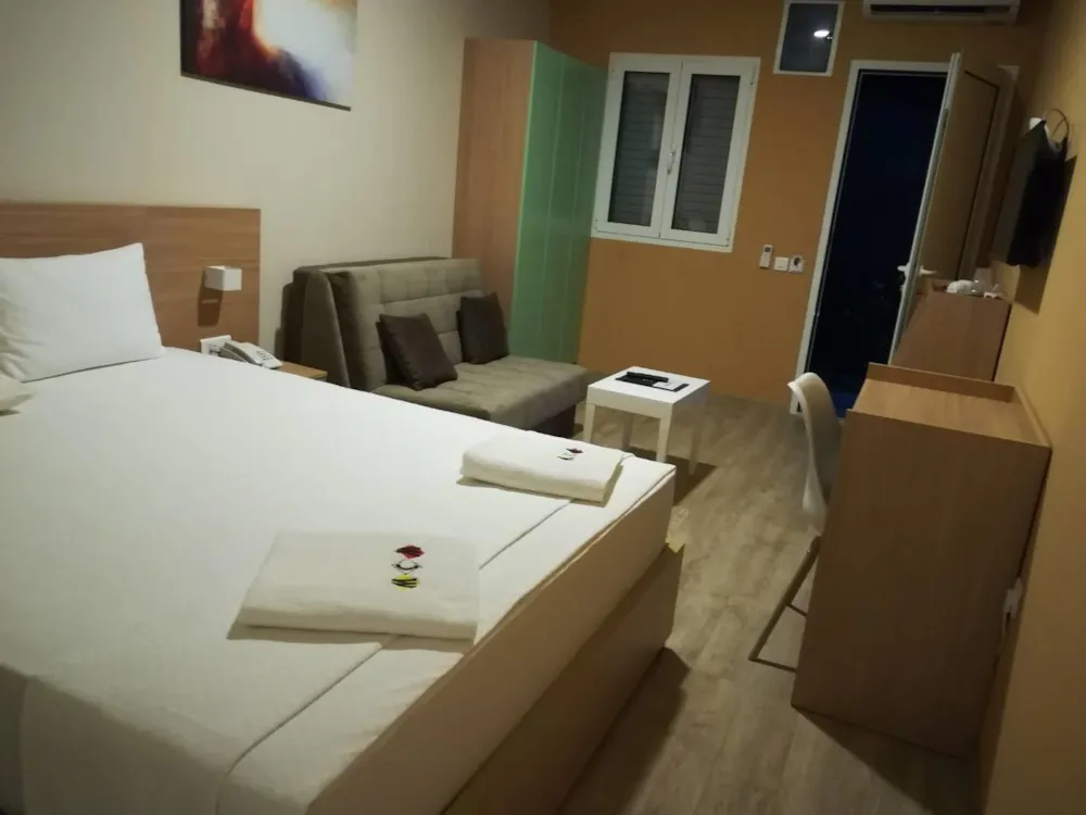 Mietunterkunft - Deluxe Dreibettzimmer - MCM Camping & Resort