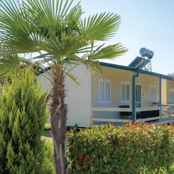 Mietunterkunft - Bungalow Deluxe 2 Zimmer Meerblick - MCM Beach & Camping