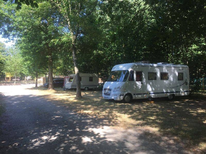 Standplaats (1 tent, caravan of camper + 1 auto + 2 persons)