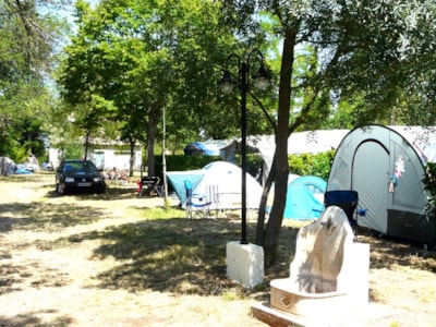 Pitch (1 tent, caravan or motorhome / 1 car)