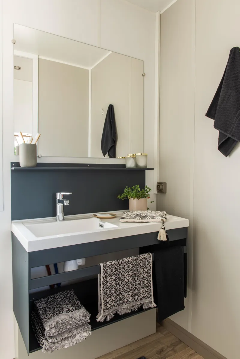 Cottage 40M² Confort - 3 Chambres + Terrasse Semi-Couverte + Tv + 2Sdb + Vue Lac