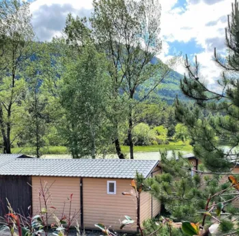 Mietunterkunft - Chalet Seeufer 28M² Confort - 2 Schlafzimmer + Terrasse + Tv - Behindertengerecht - Flower Camping InNature
