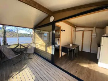 Mietunterkunft - Chalet Seeufer 28M² Confort - 2 Schlafzimmer + Terrasse + Tv - Flower Camping InNature