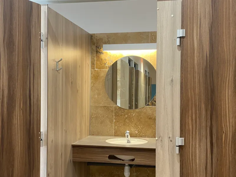 Emplacement Confort - Branchement Électrique 10A + Eau + 120M²