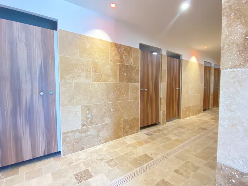 Emplacement Confort - Branchement Électrique 10A + Eau + 120M²