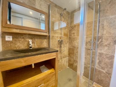Villa 116m² Premium - 3 bedrooms + lake view terrace + TV + 2 bathrooms + Spa + Dishwasher