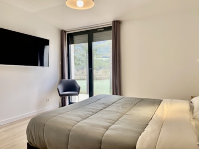 Villa 116m² Premium - 3 bedrooms + lake view terrace + TV + 2 bathrooms + Spa + Dishwasher